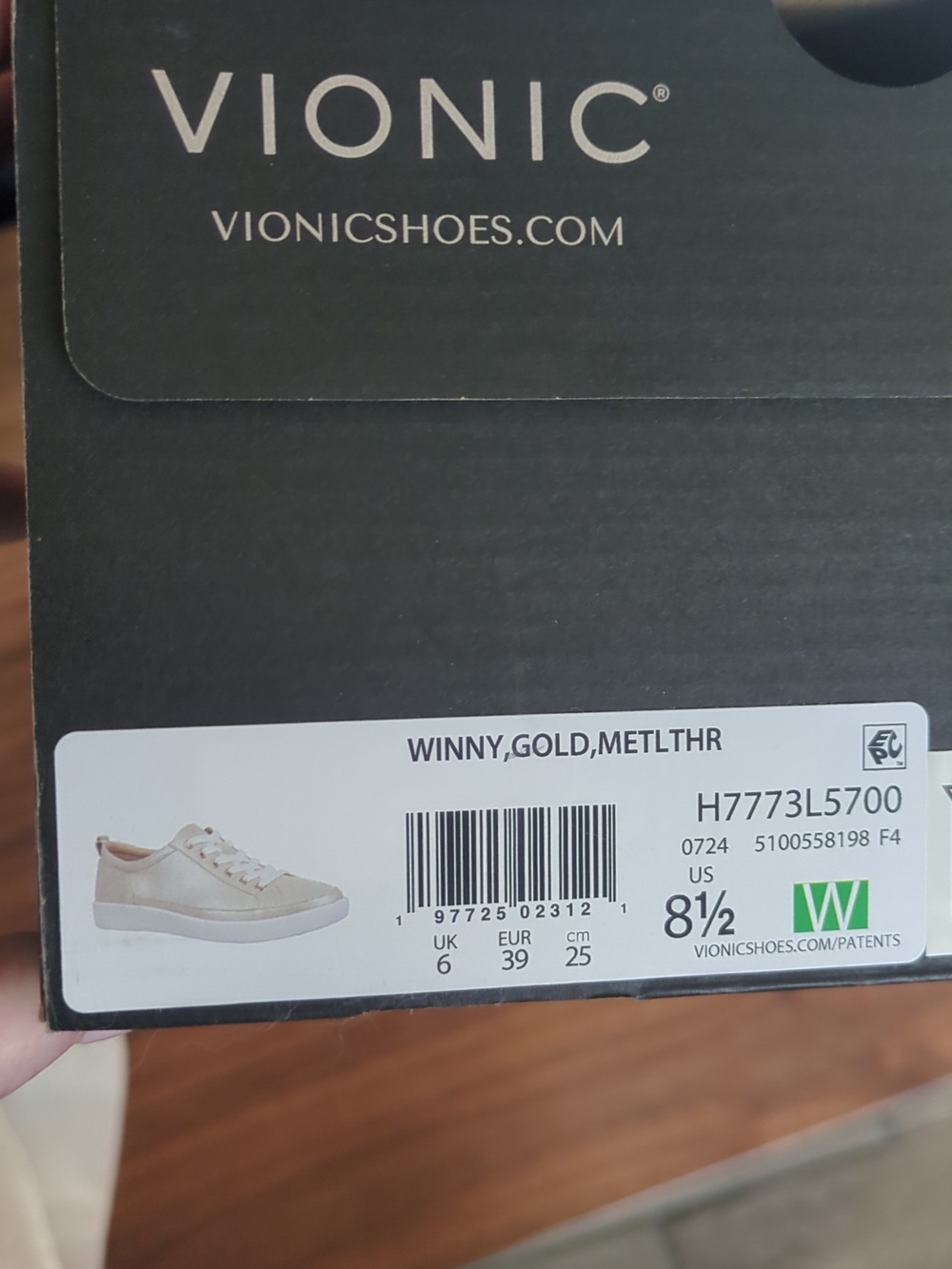 New in Box Vionic Winny Sneaker in Gold Leather 8.5W - Picture 11 of 11